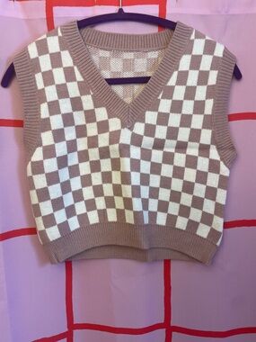 Cropped Checkered Sweater Vest